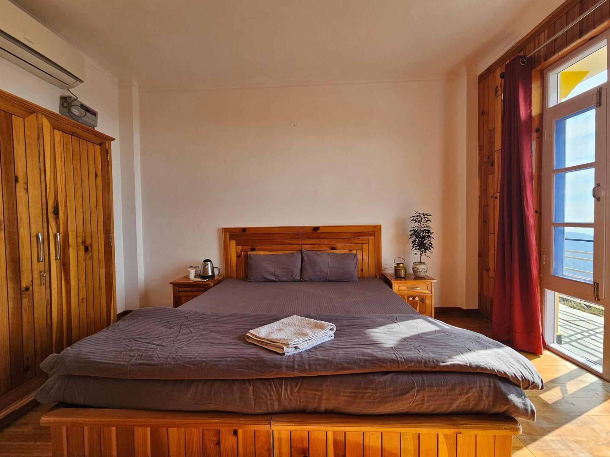 Young Monk Hostel & Cafe Dharamkot McLeod Ganj Zewnętrze zdjęcie